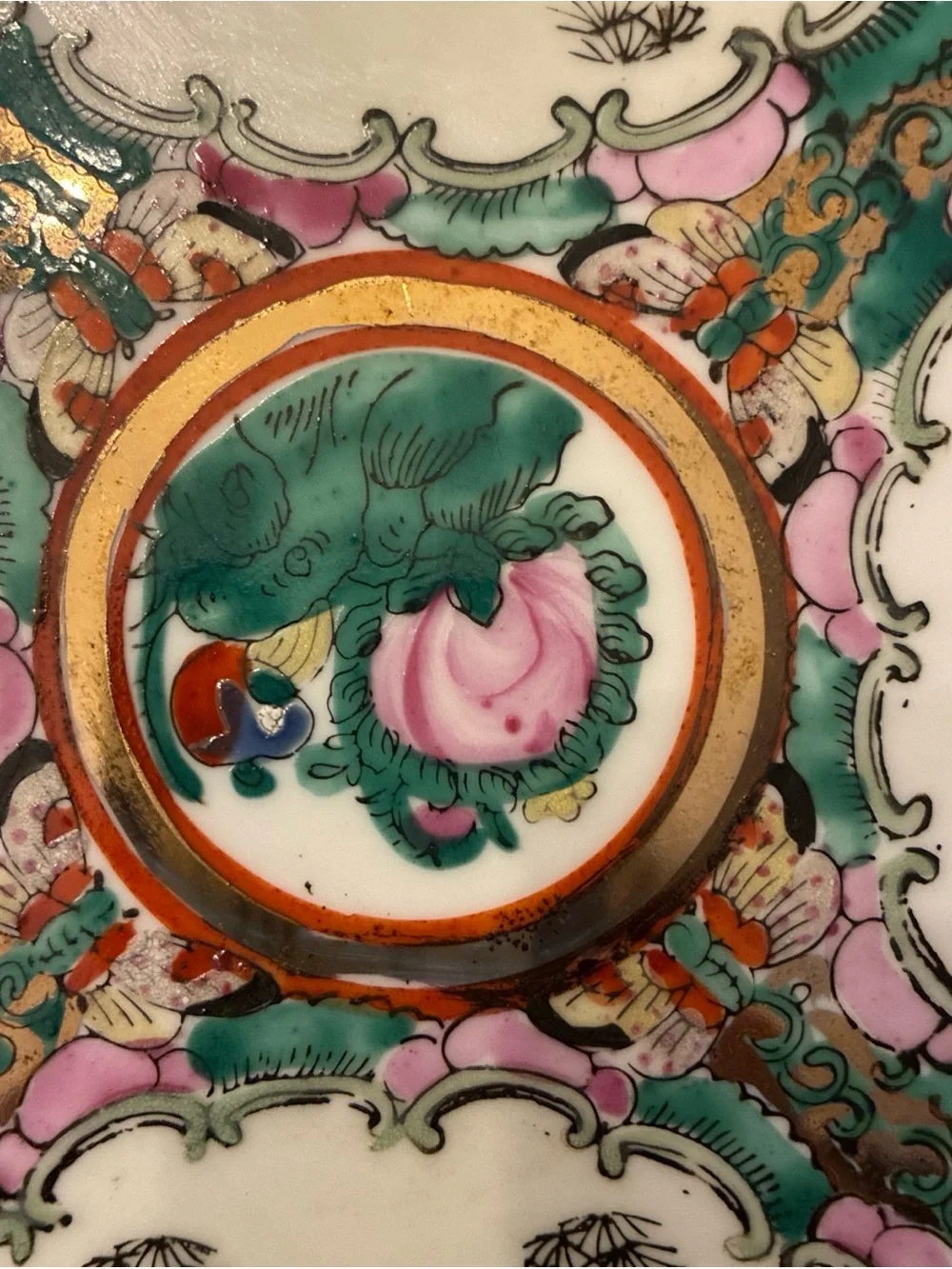 Set of 4 Vintage Rose Medallion Dinner Plates 10.5” Matched Chinese Export